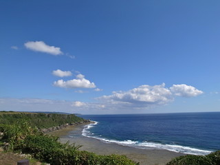 摩文仁の丘からみた海