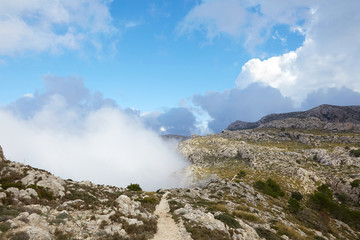 Wandern in den Bergen auf Mallorca, Spanien