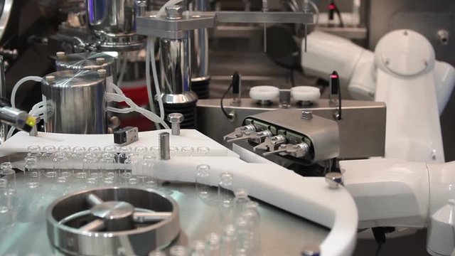 Steriline isolators equipment, robotic asepting compounding system