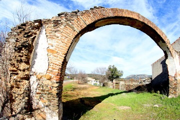 Archway in ruins 5663