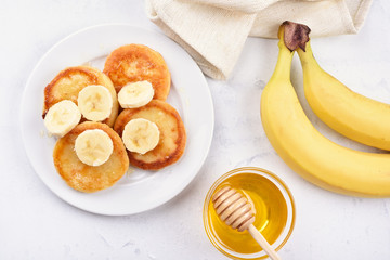 Fototapeta na wymiar Curd cheese pancakes with banana slices