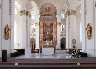 Obraz na płótnie Canvas Altar illuminated