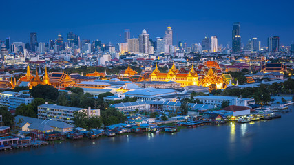 Fototapeta na wymiar Wat Phra Kaew is most popular and landmark in bangkok ,Thailand