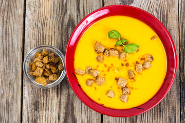 Spiced carrot puree with croutons