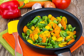 Vegetarian food: cooked mix of vegetables in a pan