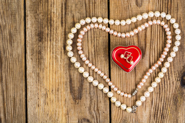 Pearl jewelry as a gift on Valentine's Day