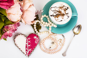 Pearl jewelry as a gift on Valentine's Day