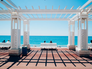 Fototapeta na wymiar The pergola on the Promenade des Anglais facing the sea