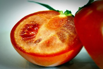 Tomato/ sliced tomato close up - 135319594