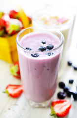 yogurt with berries