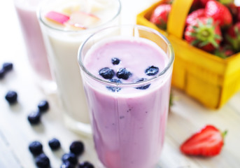 yogurt with berries