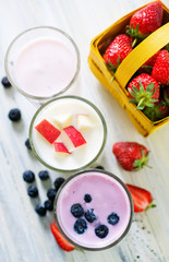 yogurt with berries