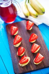 canape with fruits