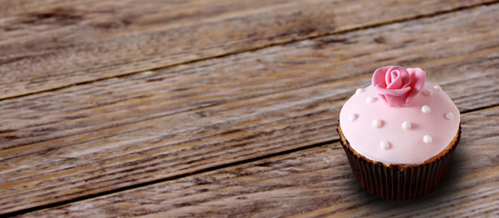 rose cupcake on wooden background banner with copy space