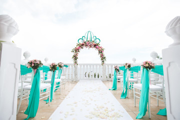 Wedding arches in the Tiffany color. Sea. The ocean.