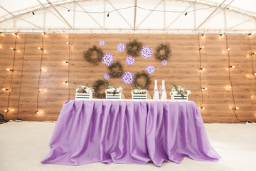 Obraz na płótnie Canvas Wedding reception in a white tent.