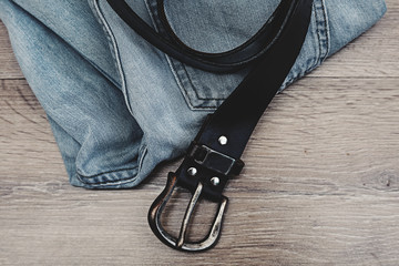 Blue Jeans with leather thin belt