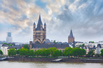 Obraz premium Great st. Martin church in Cologne, Germany. Panoramic view from the opposite bank of the Rhine