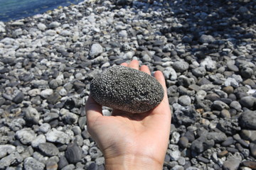 hand hold rock 