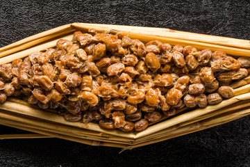 わら入り有機栽培大豆の納豆　(natto)