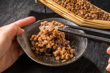 わら入り有機栽培大豆の納豆　(natto)