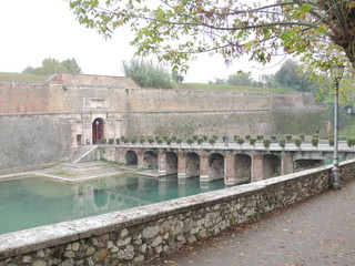 Lago di Garda - Peschiera, bastione Tognon