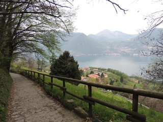 Lago d'Iseo - Monte Isola, panorama dal santuario della Ceriola