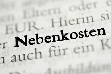 Nebenkosten - schwarz-weiß Text