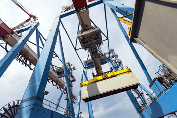 Port Crane Transferring Container