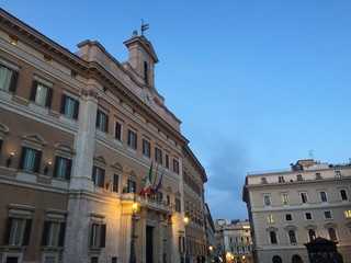 Fototapeta na wymiar Facciata di Montecitorio, il parlamento italiano, Roma, Italia