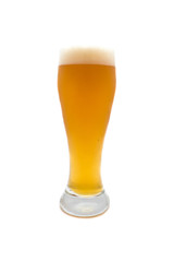 Weizenbier isoliert auf weiß