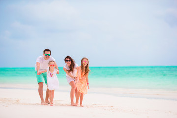 Naklejka premium Young family on vacation