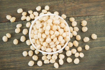 Fototapeta na wymiar Quinoa pop (Chenopodium quinoa)