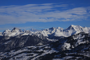 Fototapeta na wymiar Winter scene in the Bernese Oberland