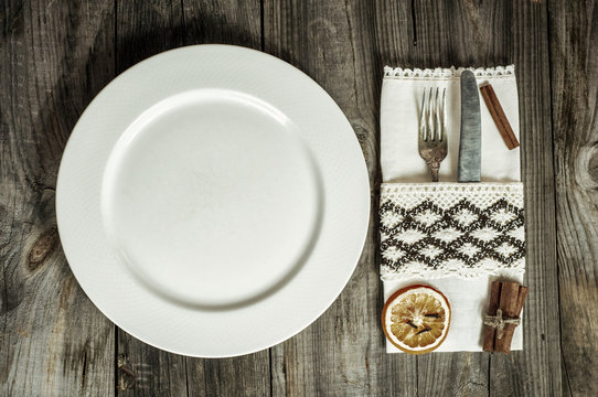 Plate with cutlery and napkin