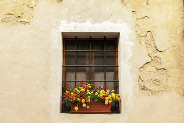 Fototapeta na wymiar Window in old town of Montepulciano