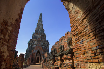 Naklejka premium Wat Chaiwatthanaram, The Buddhist temple in the city of Ayutthay