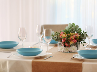 Elegant table setting with beautiful flowers