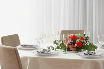 Elegant table setting with beautiful flowers