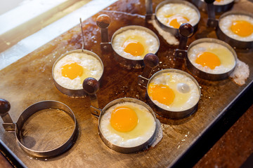 Fried Egg, Cooking at the restaurant