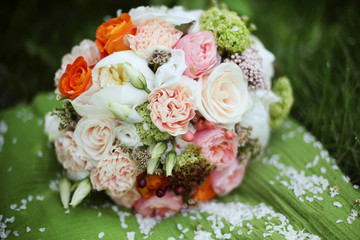 wedding bouquet subtle tones