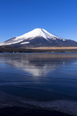 山中湖より厳冬期の富士山