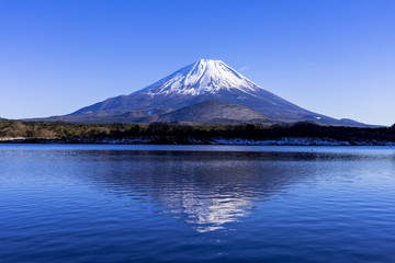 精進湖より逆さ富士