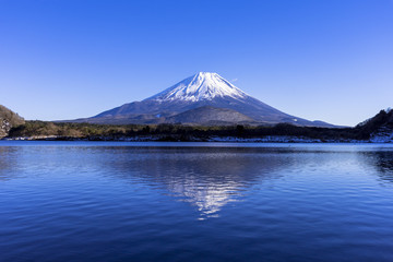 精進湖より逆さ富士