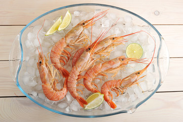 red boiled shrimp with lime on ice