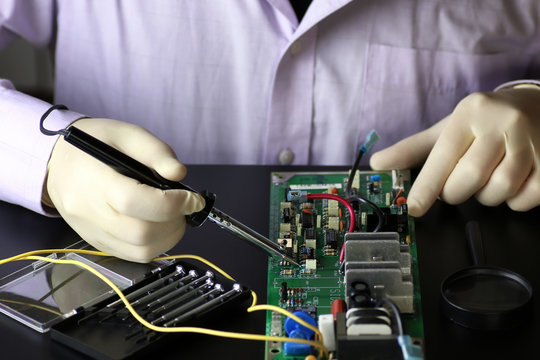 chip soldering man hands