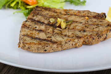 Grilled tuna steak