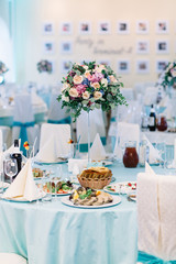 Rich served blue dinner tables with gorgeous bouquets in the cen