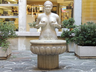 Treviso - fontana delle tette - obrazy, fototapety, plakaty