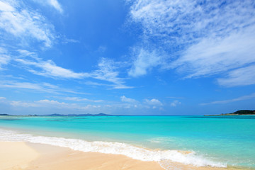 沖縄の美しい海とさわやかな空
